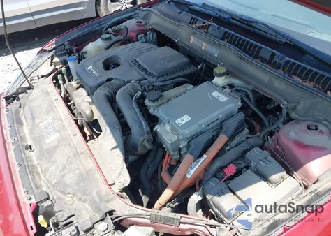 2017 Ford Fusion Hybrid Titanium from USA, damaged, VIN 3FA6P0RU4HR121837